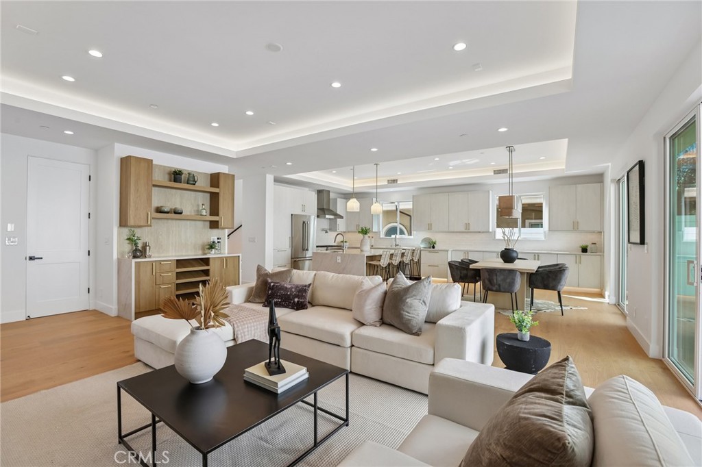 2019 Huntington Lane A Property Photo 3