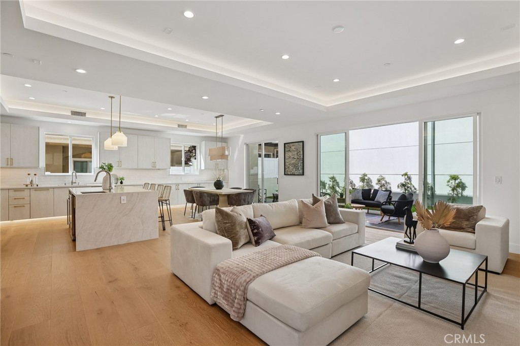 2019 Huntington Lane A Property Photo 4