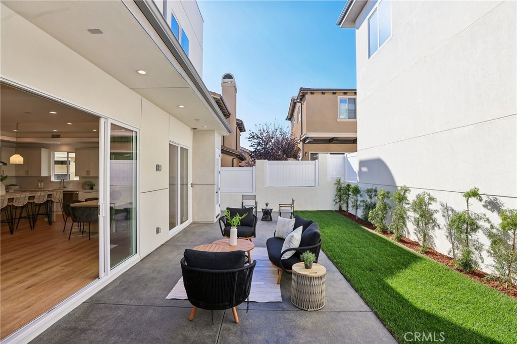 2019 Huntington Lane A Property Photo 5