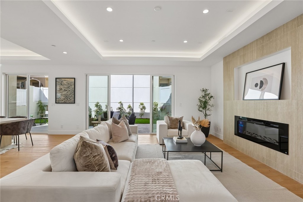 2019 Huntington Lane A Property Photo 6