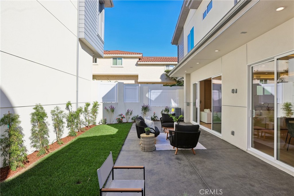 2019 Huntington Lane A Property Photo 7