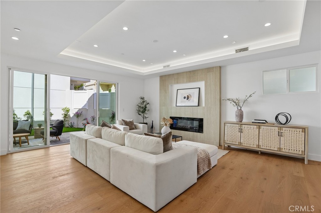2019 Huntington Lane A Property Photo 8