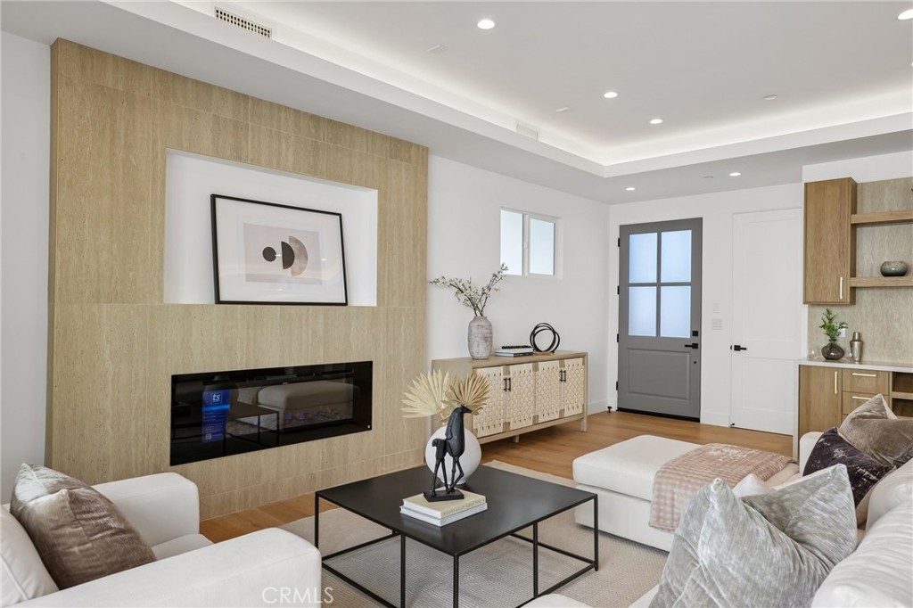 2019 Huntington Lane A Property Photo 9