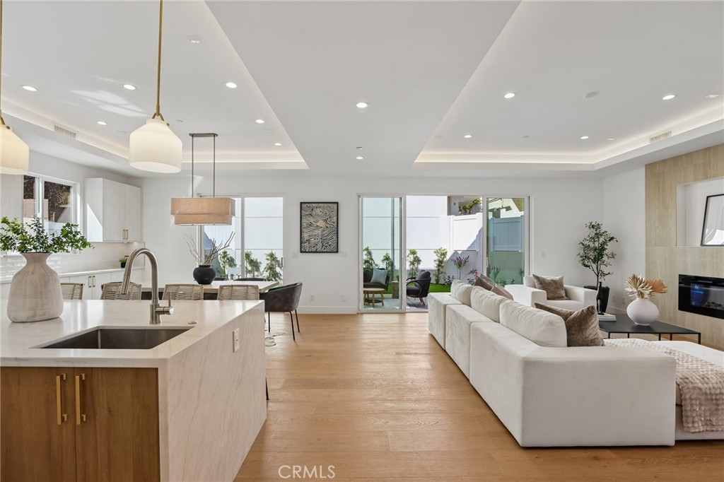 2019 Huntington Lane A Property Photo 11