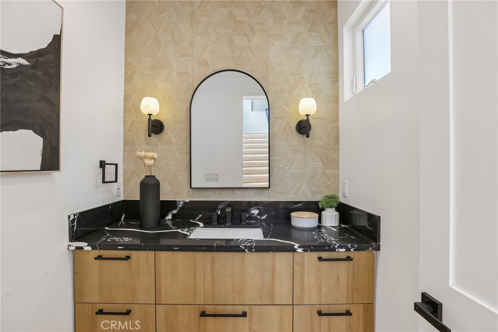 2019 Huntington Lane A Property Photo 23