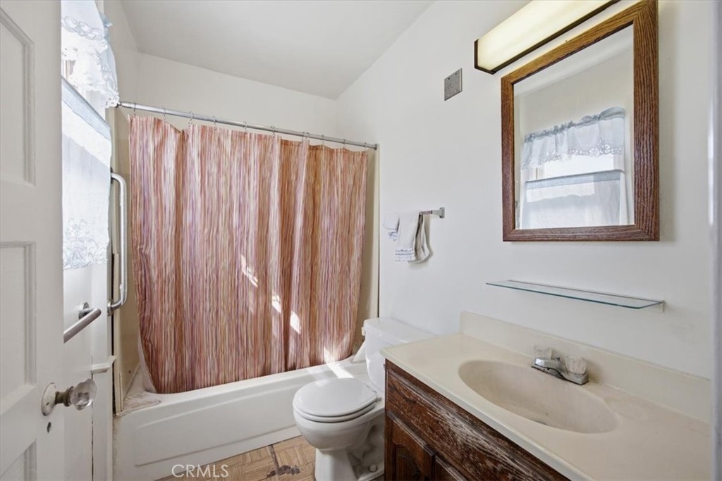 1135 S Fir Avenue Property Photo 21