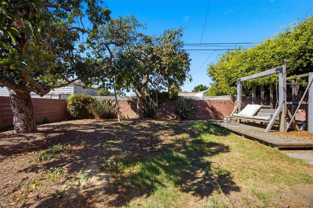 1135 S Fir Avenue Property Photo 25