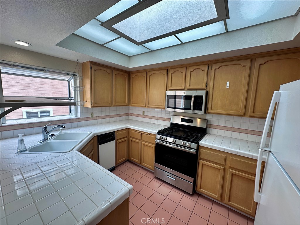 320 N Catalina Avenue 3 Property Photo 10