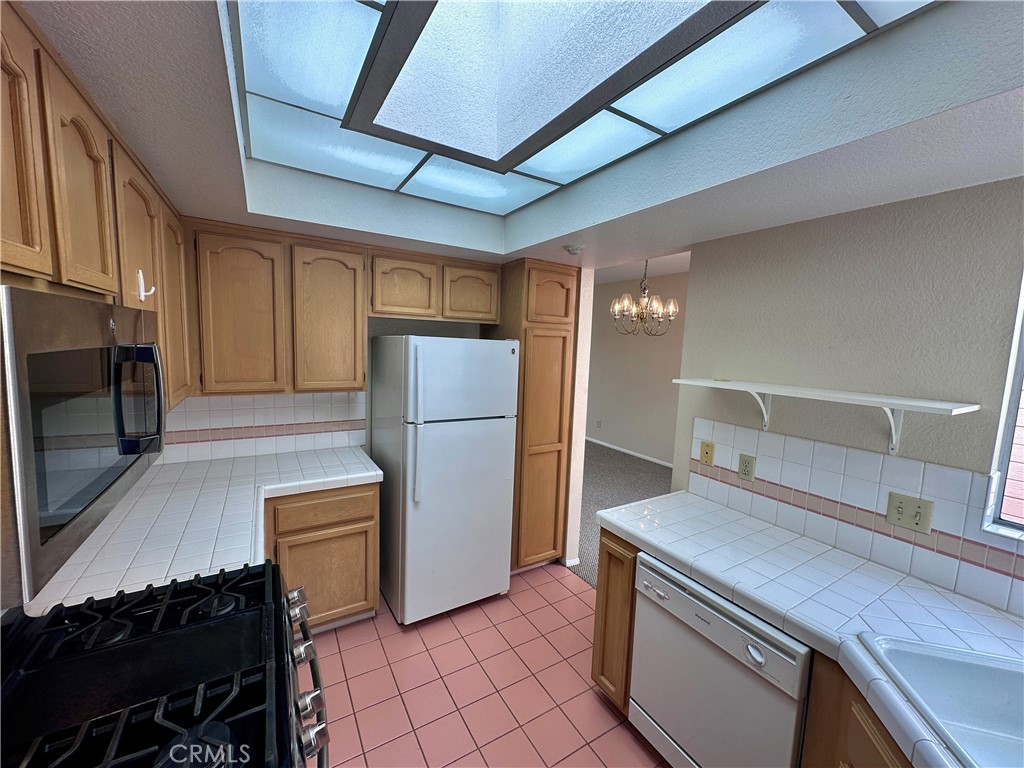 320 N Catalina Avenue 3 Property Photo 13
