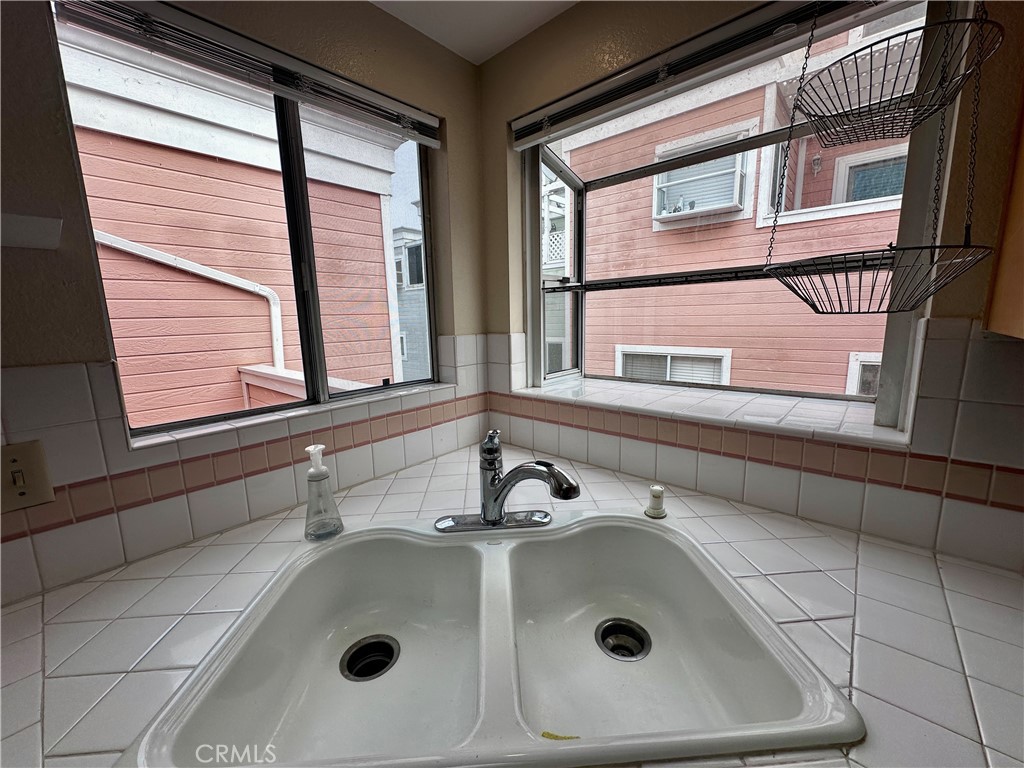 320 N Catalina Avenue 3 Property Photo 15