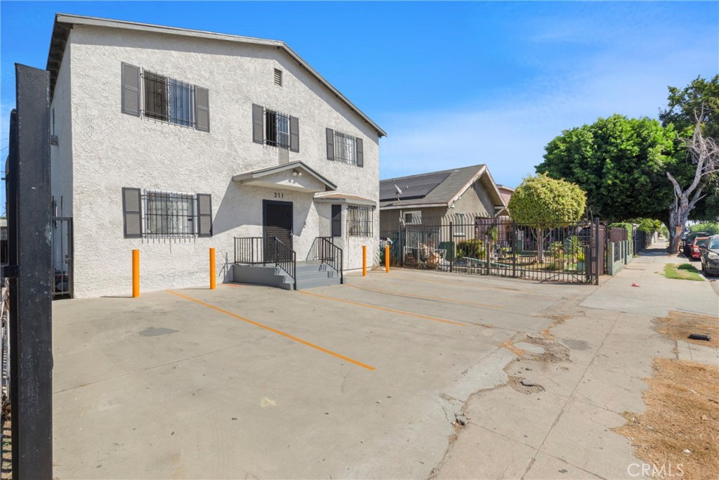 211 E 55th Street Property Photo 11