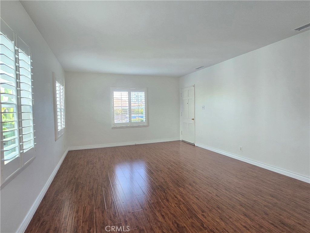 1611 W 154th Place Property Photo 4