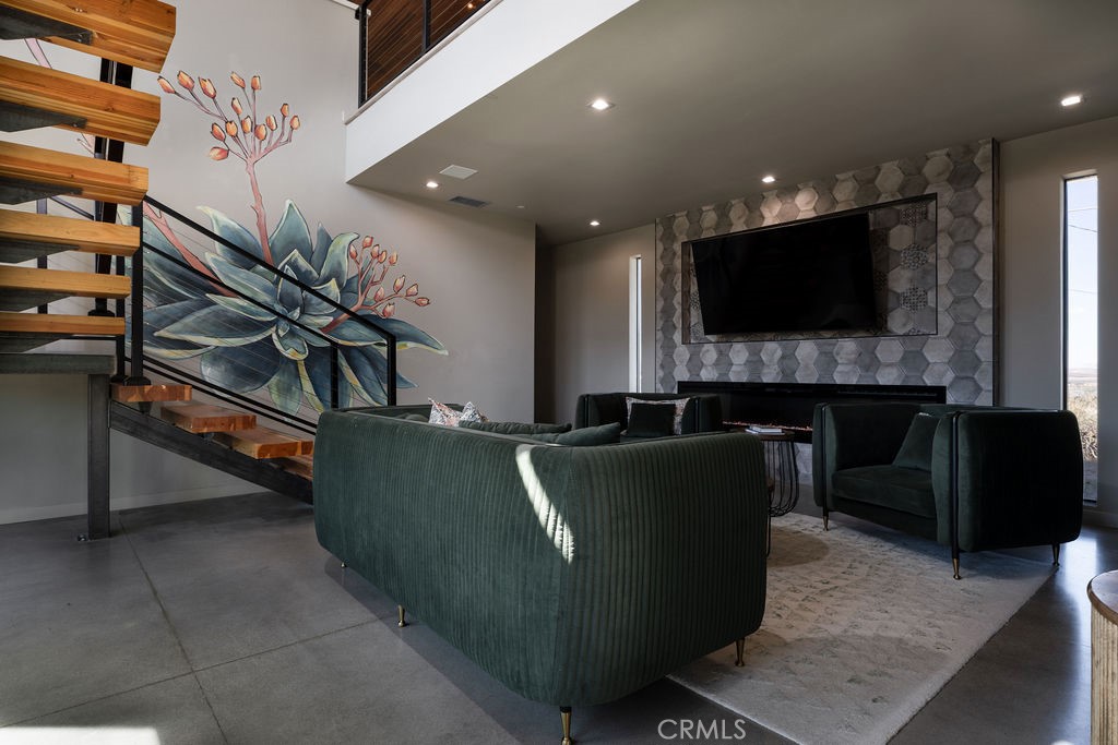 6736 Mount Shasta Property Photo 8