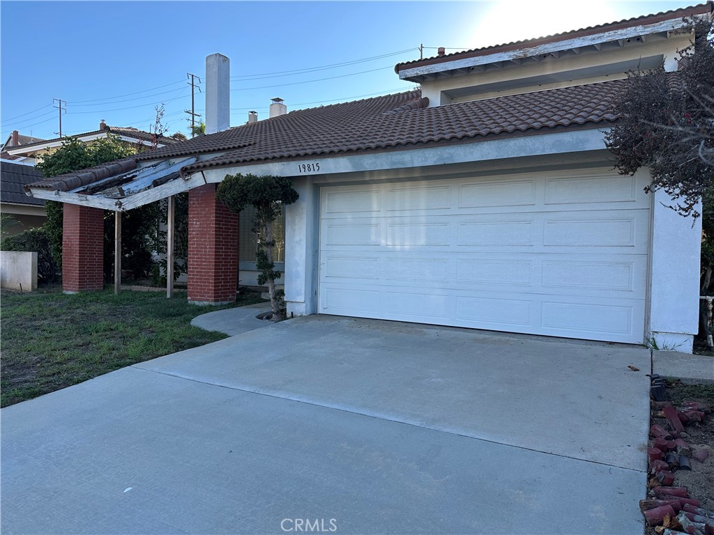 19815 Tomlee Avenue Property Photo 2