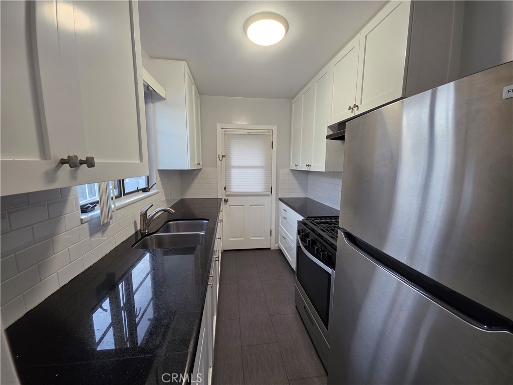 581 Levering Avenue 581 Property Photo 6