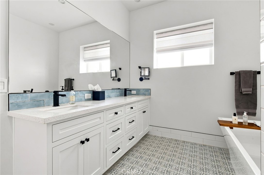 2100 Carnegie Lane Property Photo 35