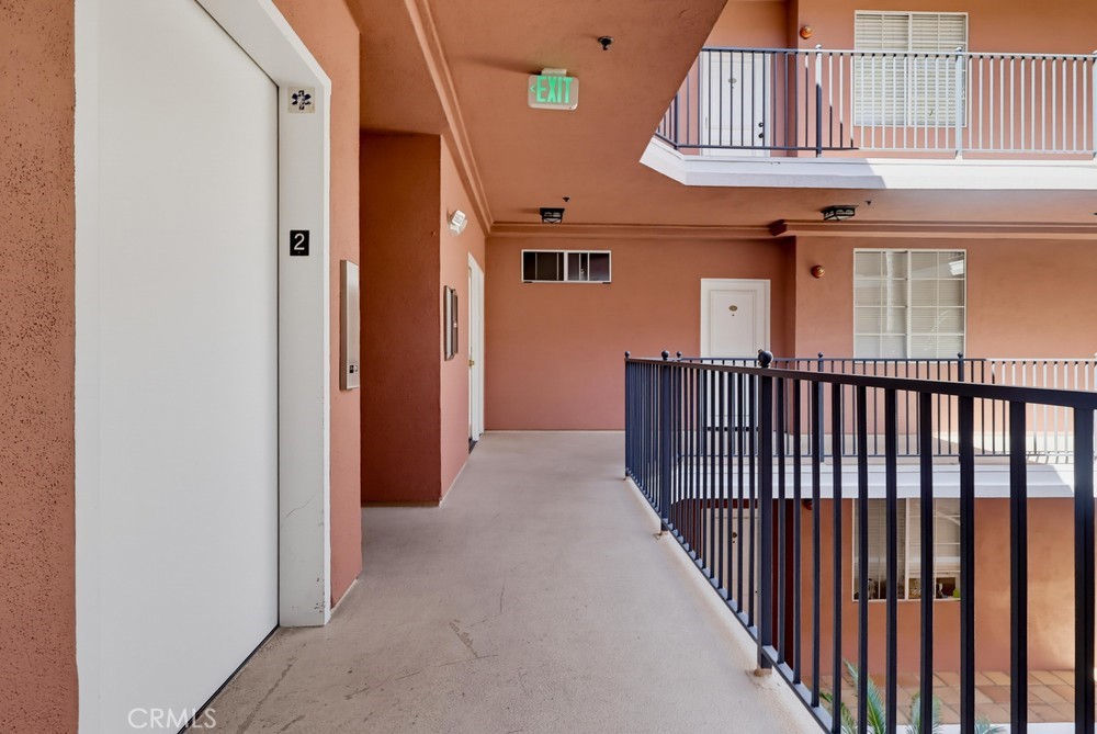 1522 S Saltair Ave 206 Property Photo 5