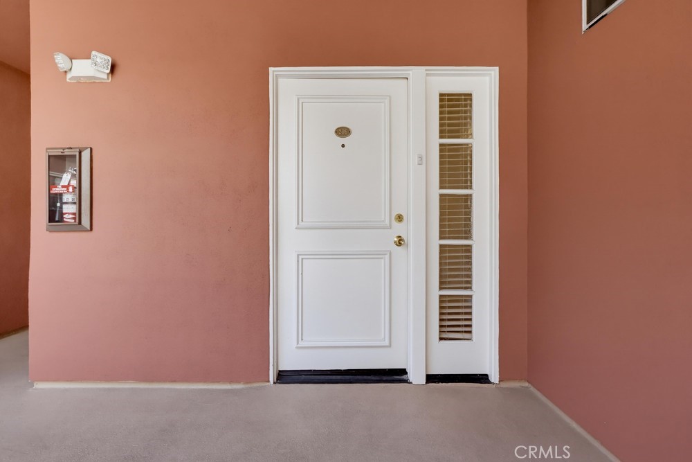 1522 S Saltair Ave 206 Property Photo 6