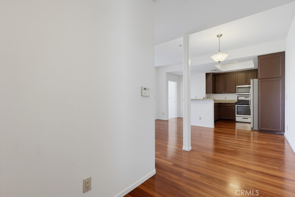 1522 S Saltair Ave 206 Property Photo 7
