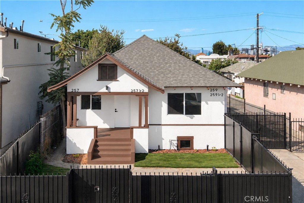 259 W 42nd Street Property Photo 2