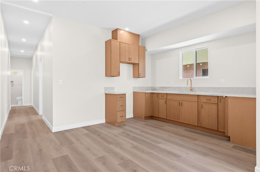 259 W 42nd Street Property Photo 9