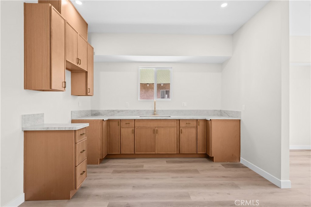 259 W 42nd Street Property Photo 10