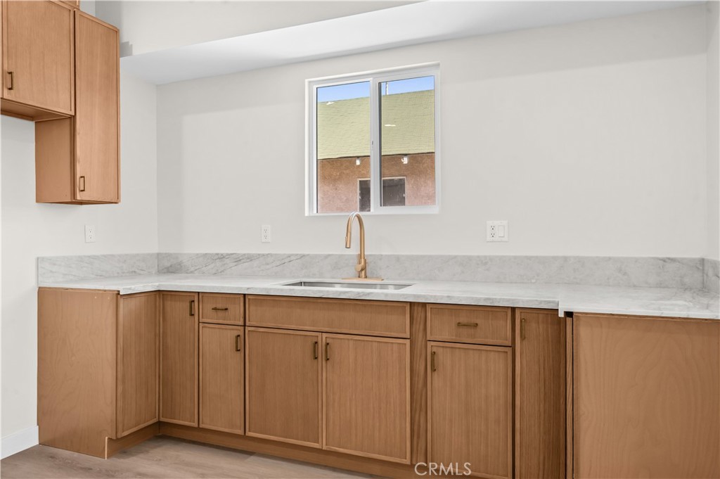 259 W 42nd Street Property Photo 11