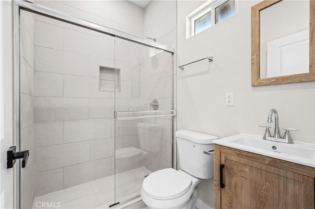 259 W 42nd Street Property Photo 16