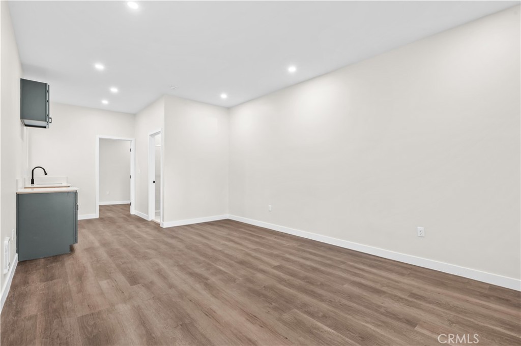 259 W 42nd Street Property Photo 23