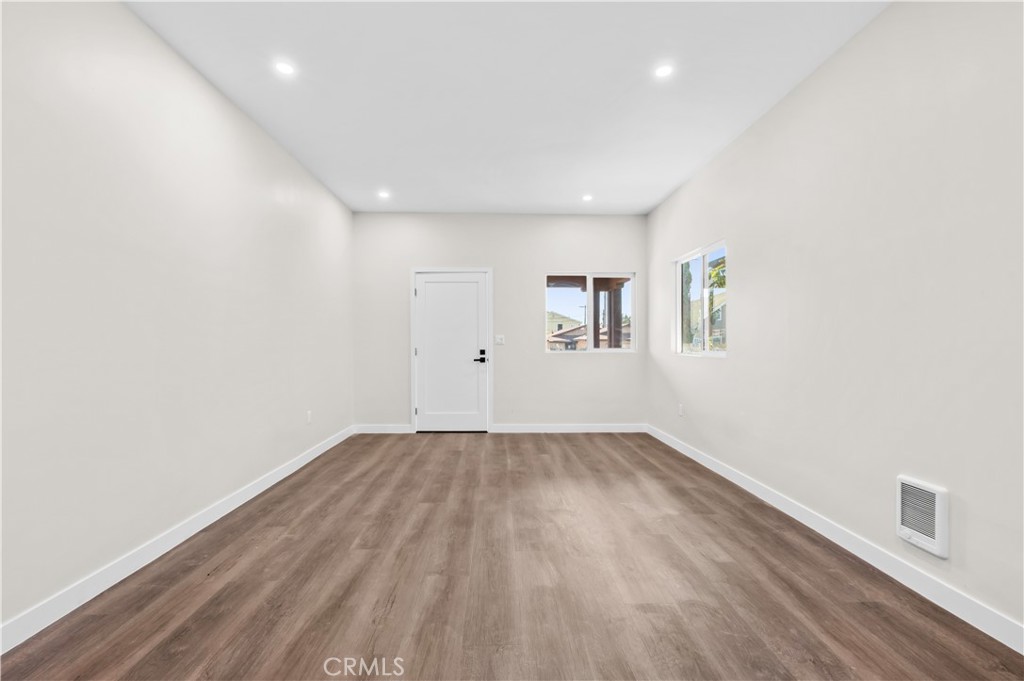 259 W 42nd Street Property Photo 25