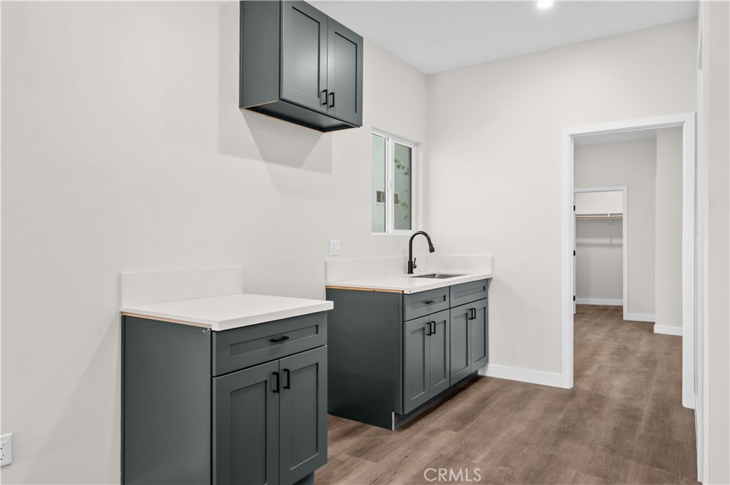 259 W 42nd Street Property Photo 26