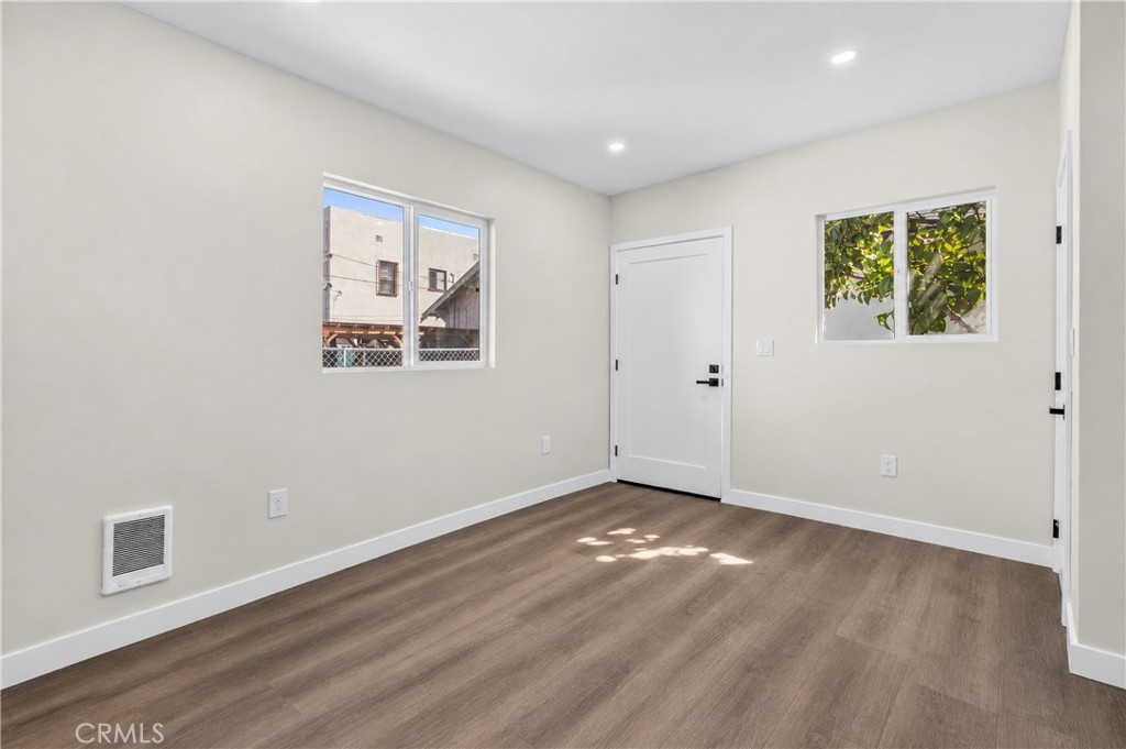 259 W 42nd Street Property Photo 39