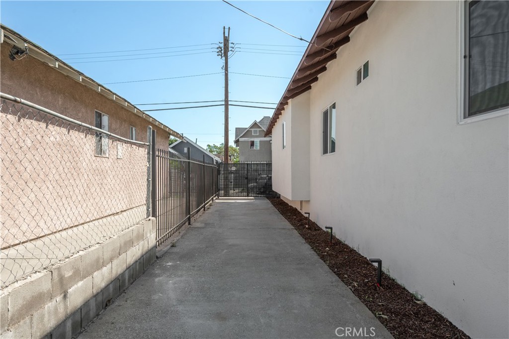 259 W 42nd Street Property Photo 52