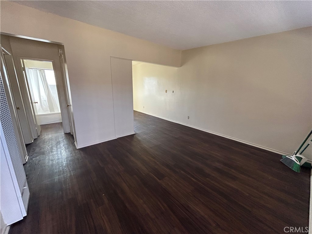 325 W Carson Street 9 Property Photo 2