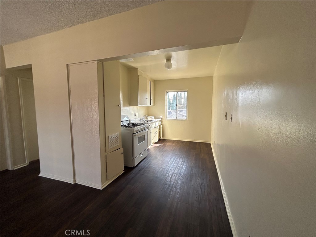 325 W Carson Street 9 Property Photo 3