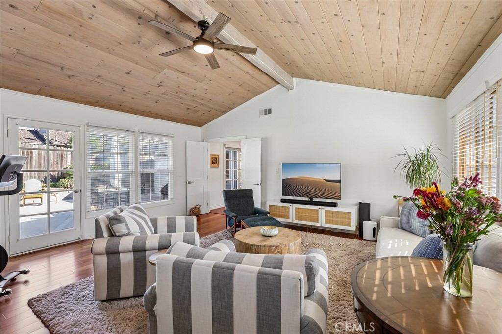 4017 Via Pavion Property Photo 3