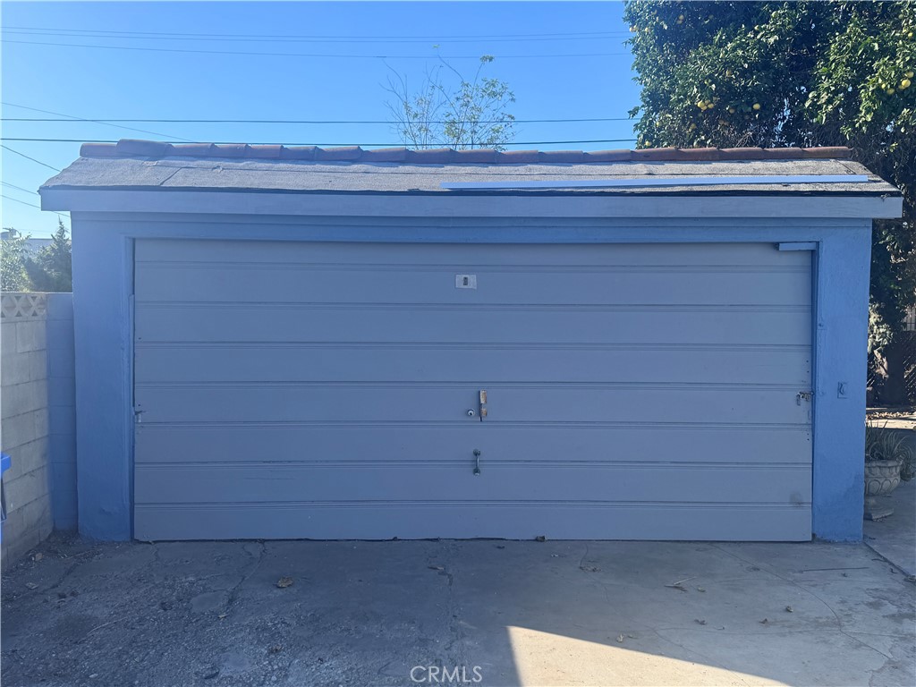 1150 W 64th Street Property Photo 4