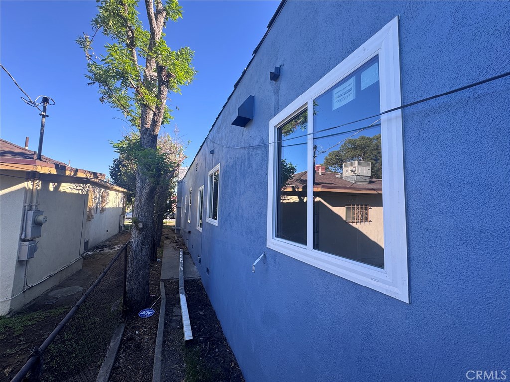 1150 W 64th Street Property Photo 7
