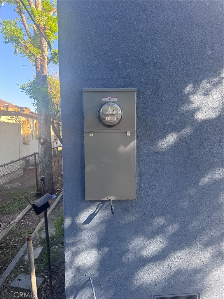 1150 W 64th Street Property Photo 9
