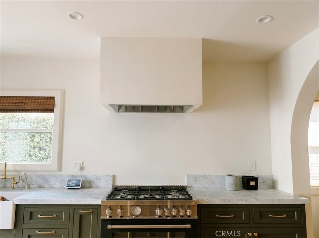 2932 Edgehill Property Photo 15