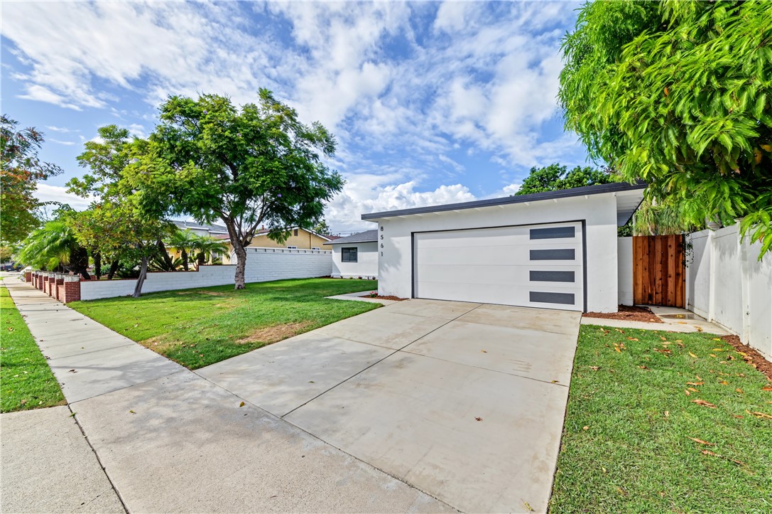 8561 Donald Circle Property Photo 3
