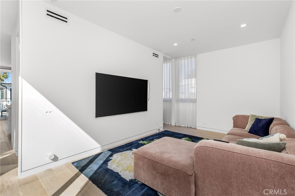 442 23rd Place Property Photo 8