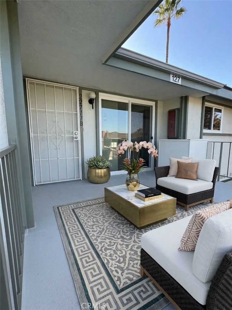 22711 Maple B Property Photo 1