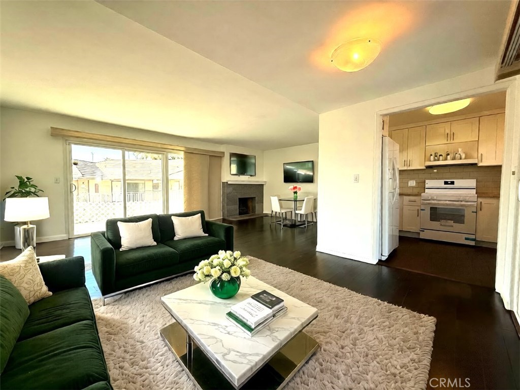 22711 Maple B Property Photo 2