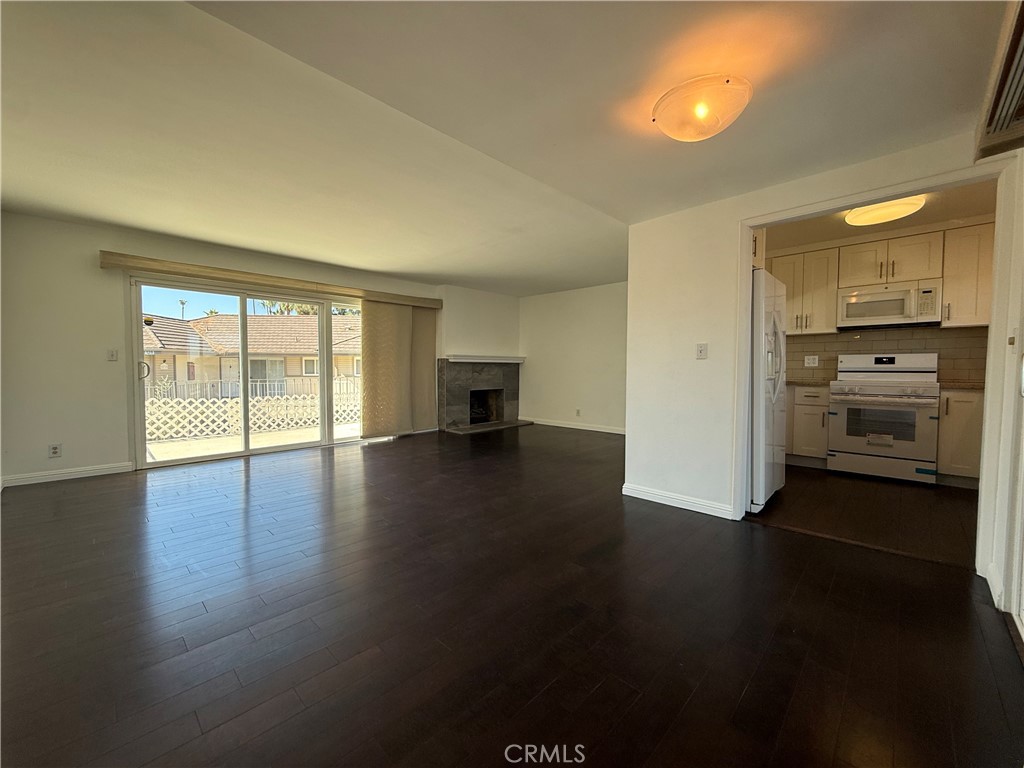 22711 Maple B Property Photo 3