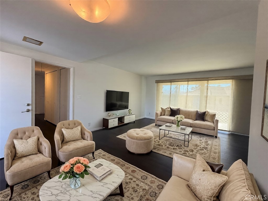 22711 Maple B Property Photo 4