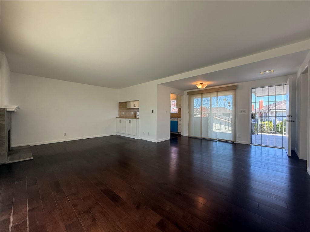22711 Maple B Property Photo 5