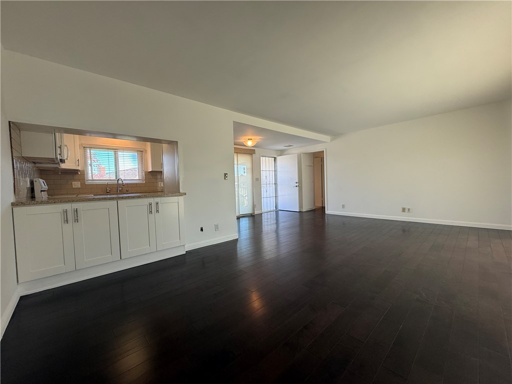 22711 Maple B Property Photo 7