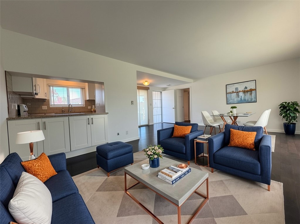 22711 Maple B Property Photo 8