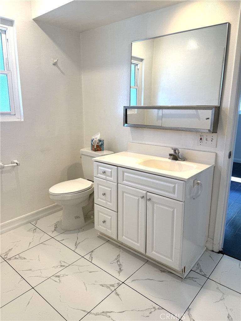 22711 Maple B Property Photo 14
